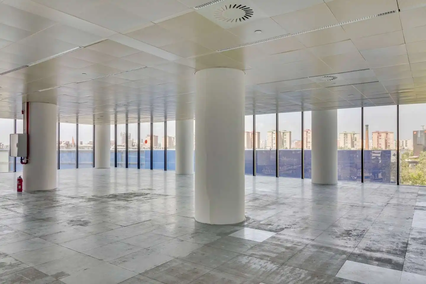 Büro zur Miete in L'Hospitalet de Llobregat mit Klimaanlage und Heizung