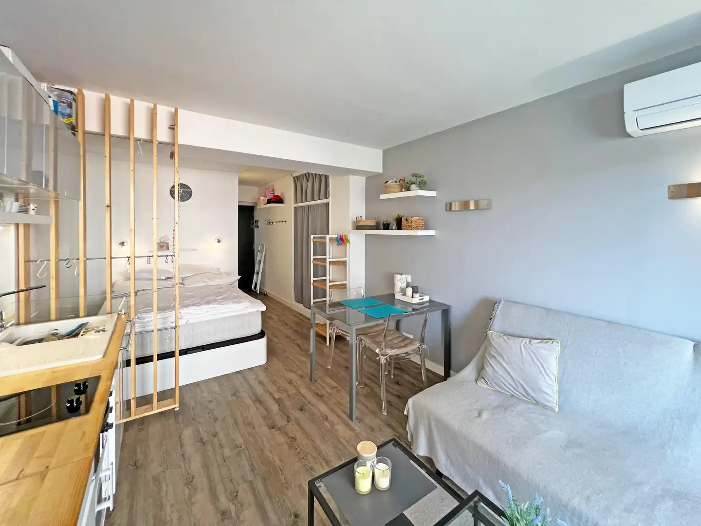 Habitación de Apartamento en venta en Roses con Aire acondicionado, Amueblado y Balcón