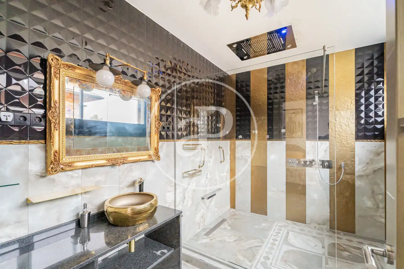 Baño de Casa adosada en venta en Pozuelo de Alarcón con Aire acondicionado, Calefacción y Jardín privado