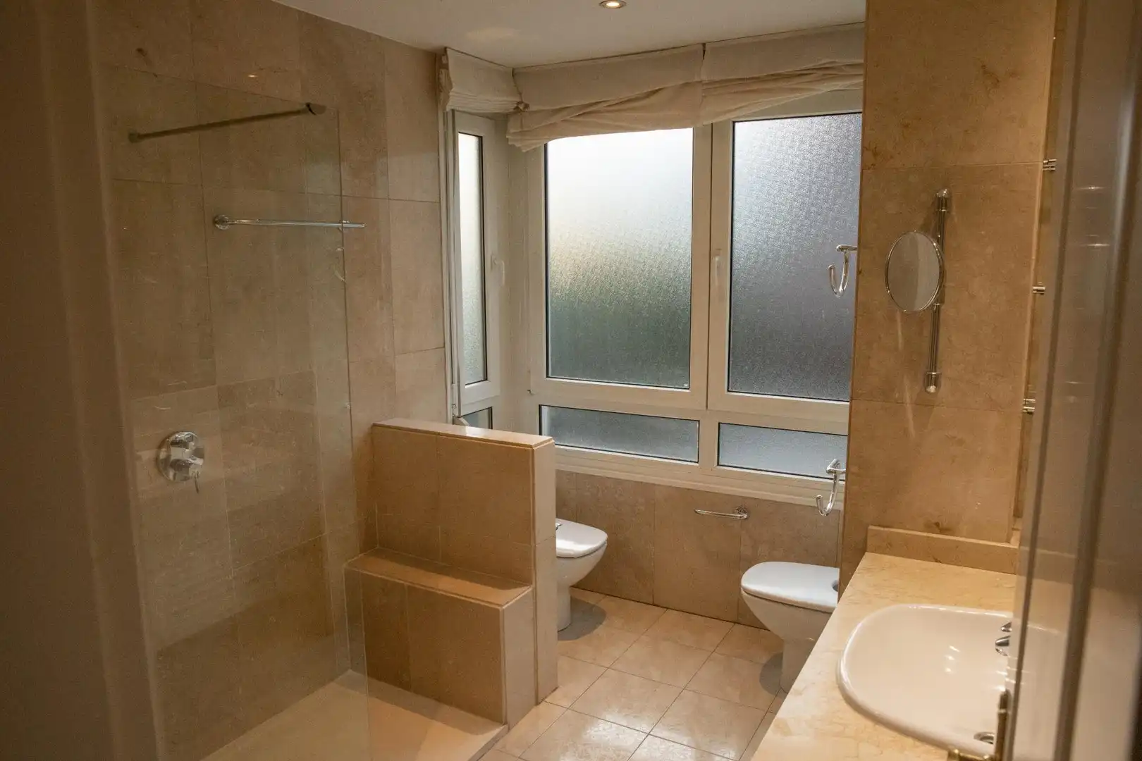Badezimmer von Wohnung zum Verkauf in Madrid mit Klimaanlage, Heizung und Parkett