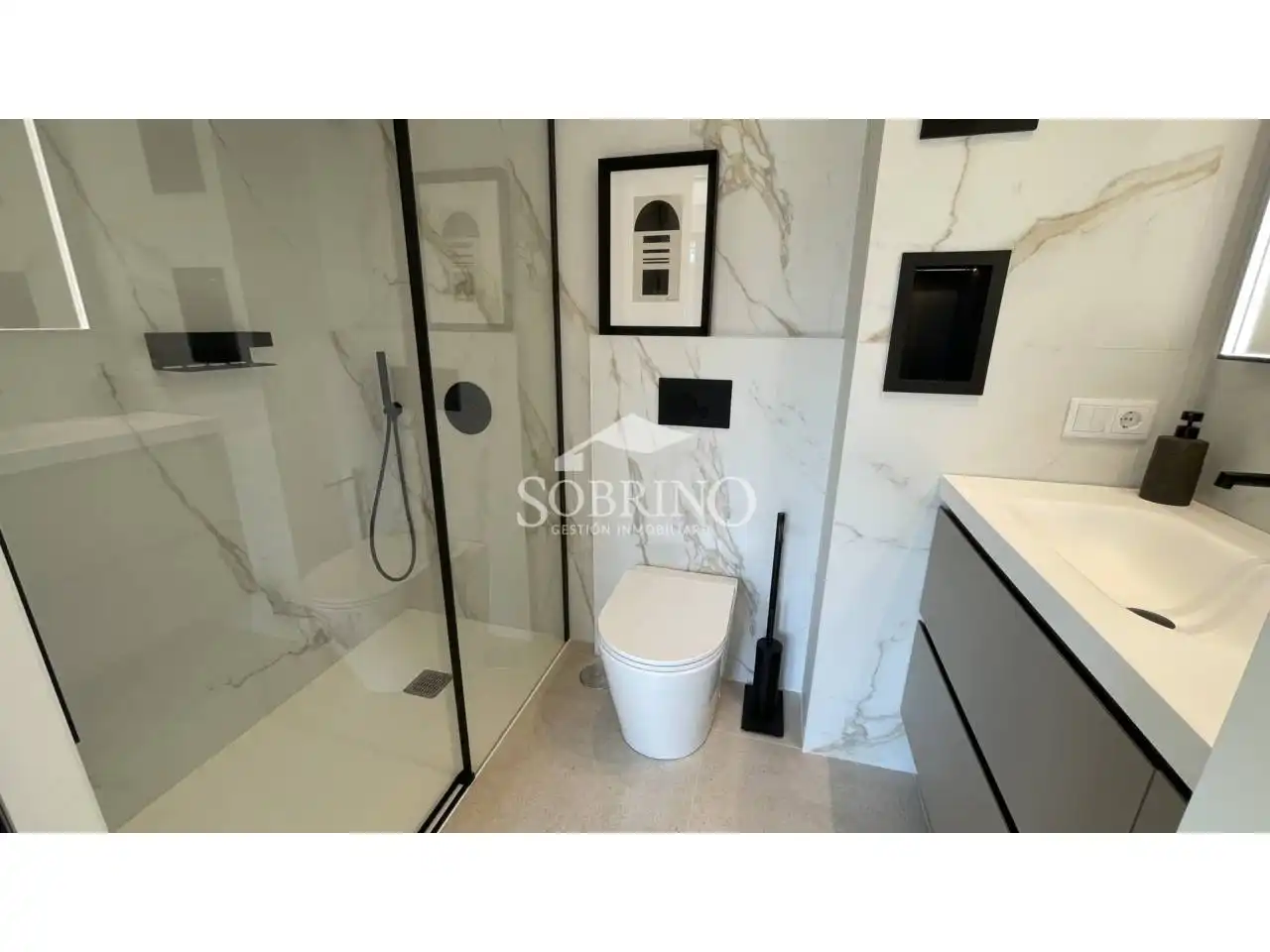 Baño de Apartamento en venta en Llanes con Aire acondicionado, Calefacción y Amueblado