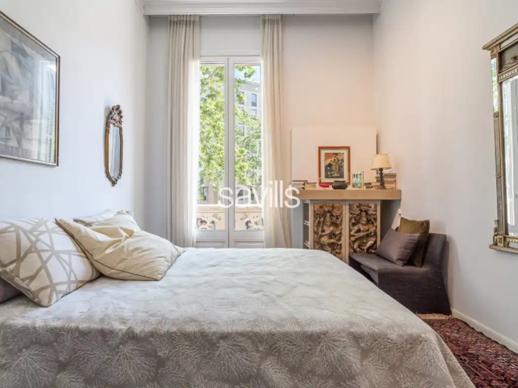 Dormitori de Apartament en venda en Barcelona amb Piscina, Moblat i Balcó