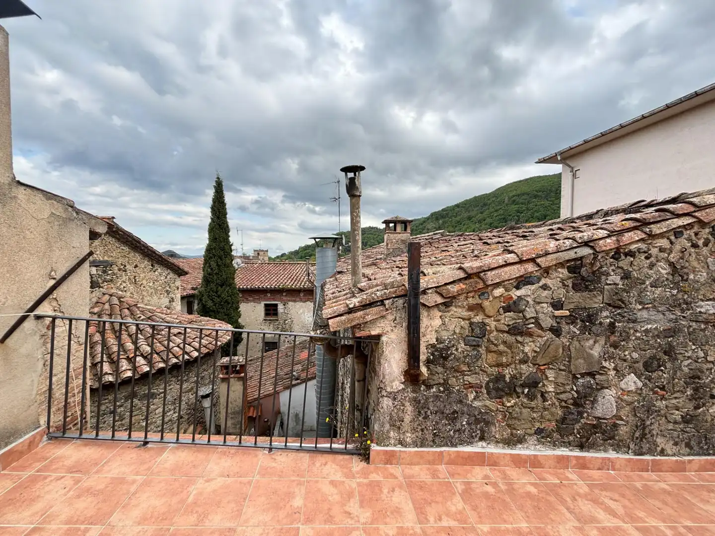 Vista exterior de Casa adosada en venta en Sant Feliu de Pallerols con Calefacción, Jardín privado y Terraza