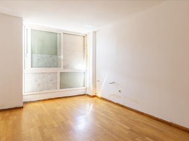 Piso con ascensor en venta en Juana Fuentes