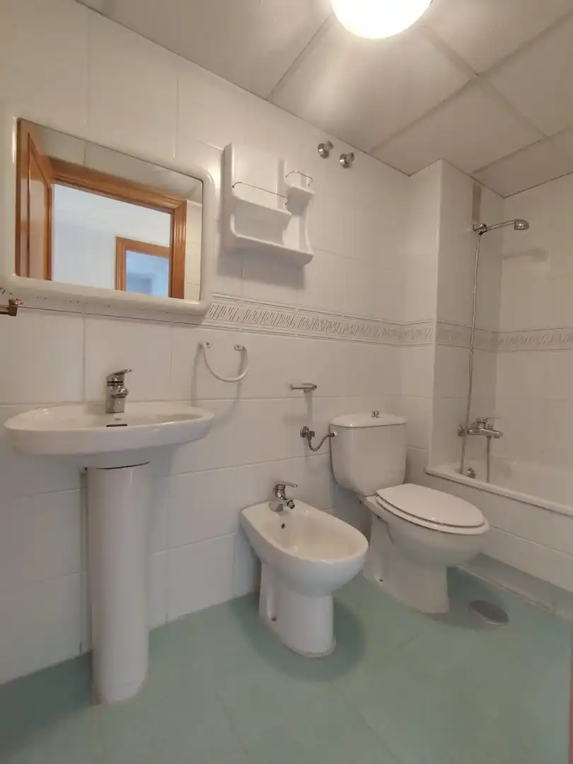 Baño de Piso de alquiler en Murcia con Aire acondicionado, Calefacción y Parquet