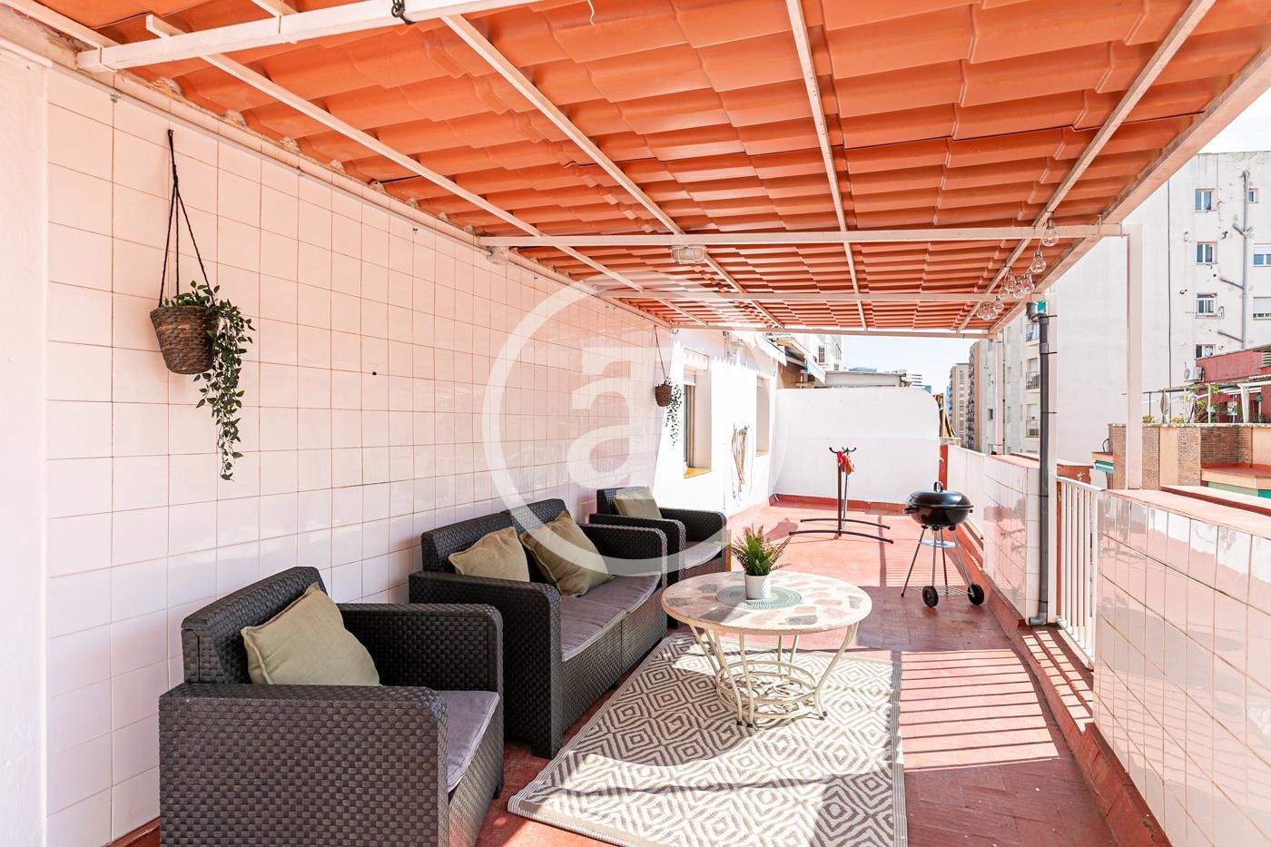 Terrassa de Àtic de lloguer en L'Hospitalet de Llobregat amb Aire condicionat, Calefacció i Moblat