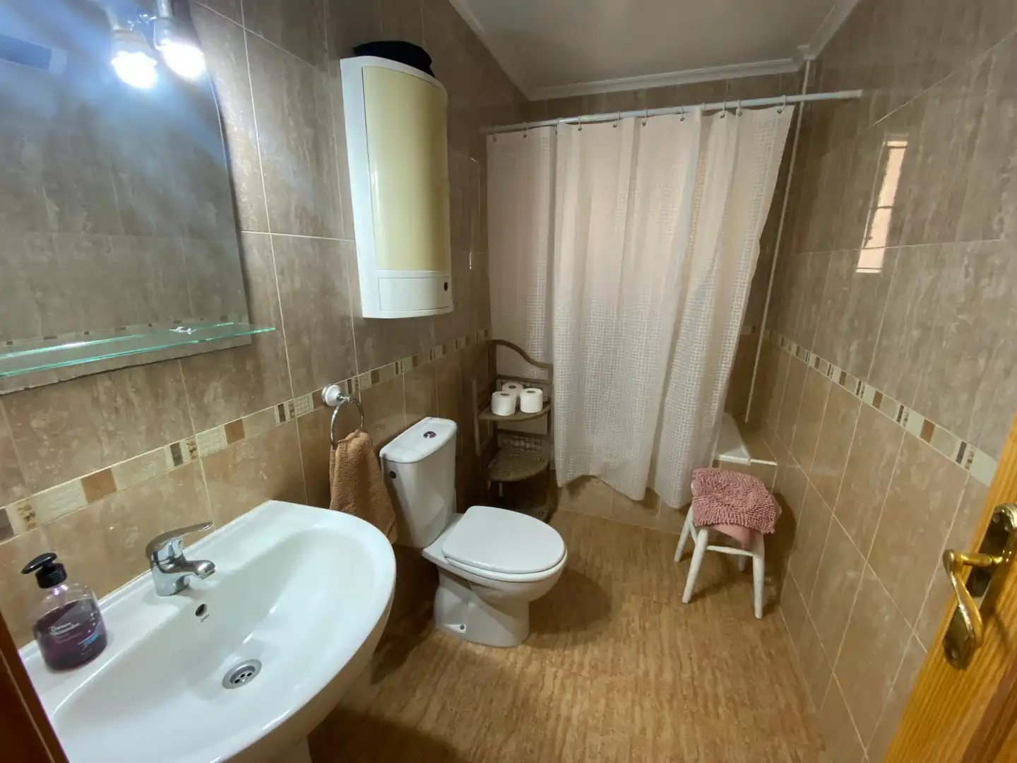 Badezimmer von Wohnungen zum Verkauf in Castalla mit Abstellraum, Ofen und Balkon