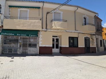 Casa amb balcó en venda a Escalona