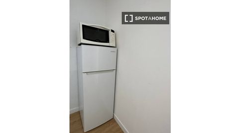 Foto 4 de Habitació a Montigalà, Badalona