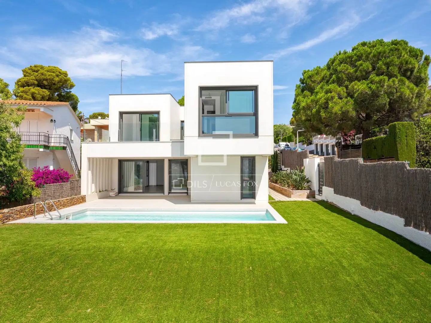Vista exterior de Casa o xalet en venda en Llançà amb Aire condicionat, Calefacció i Jardí privat