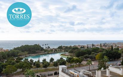 Vista exterior de Dúplex en venda en Torremolinos amb Aire condicionat i Terrassa