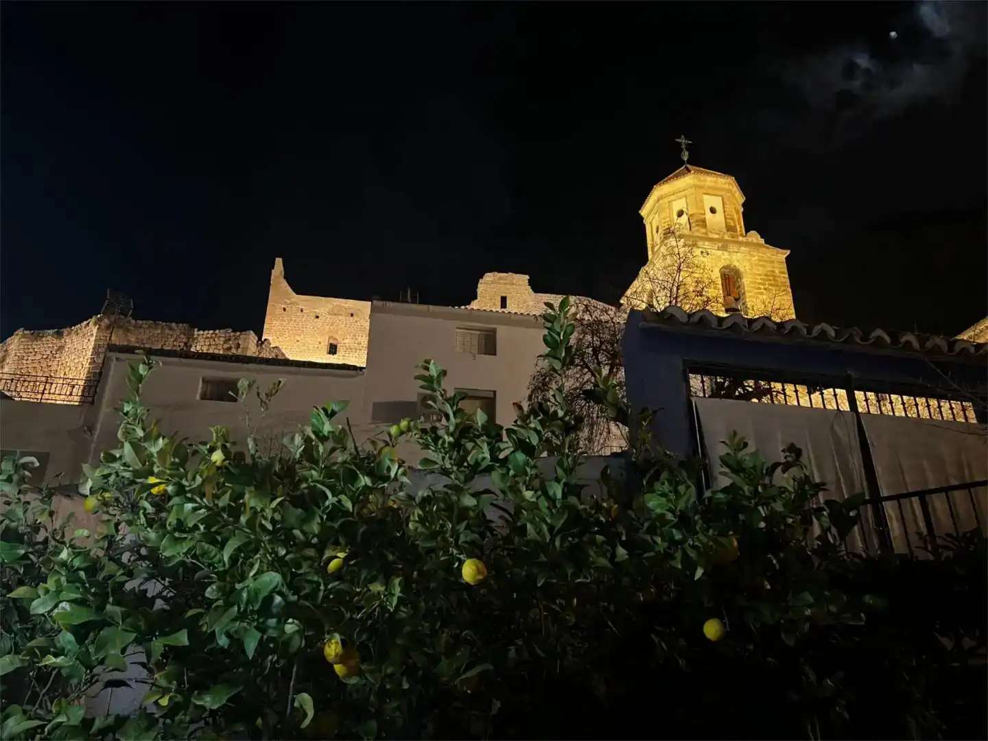 Vista exterior de Piso en venta en Bedmar y Garcíez con Jardín privado, Trastero y Amueblado