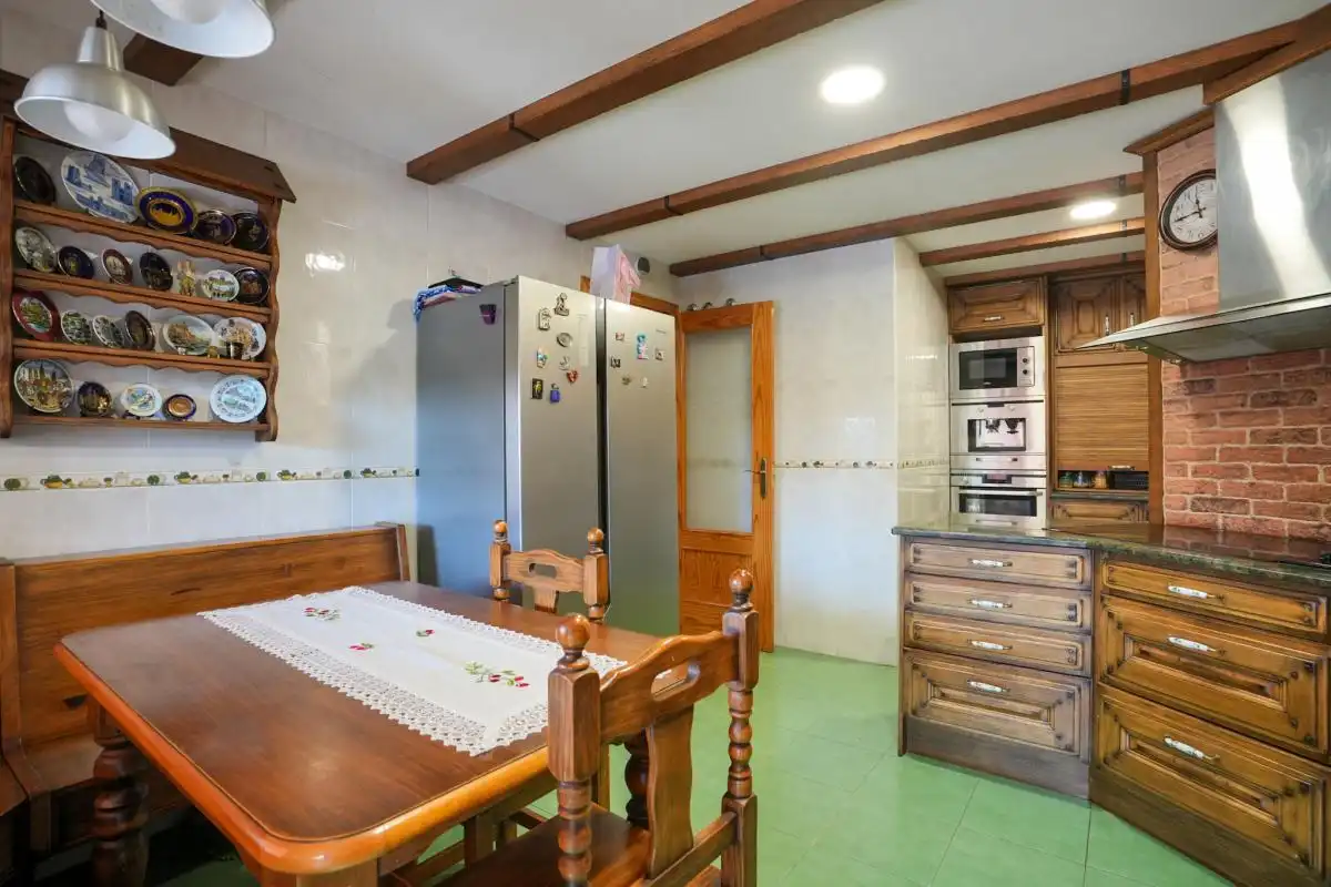 Cocina de Casa adosada en venta en Meco con Aire acondicionado, Calefacción y Jardín privado
