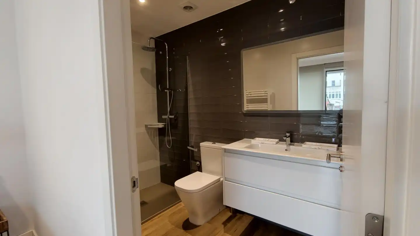 Badezimmer von Wohnung zum Verkauf in Santiago de Compostela  mit Heizung und Abstellraum