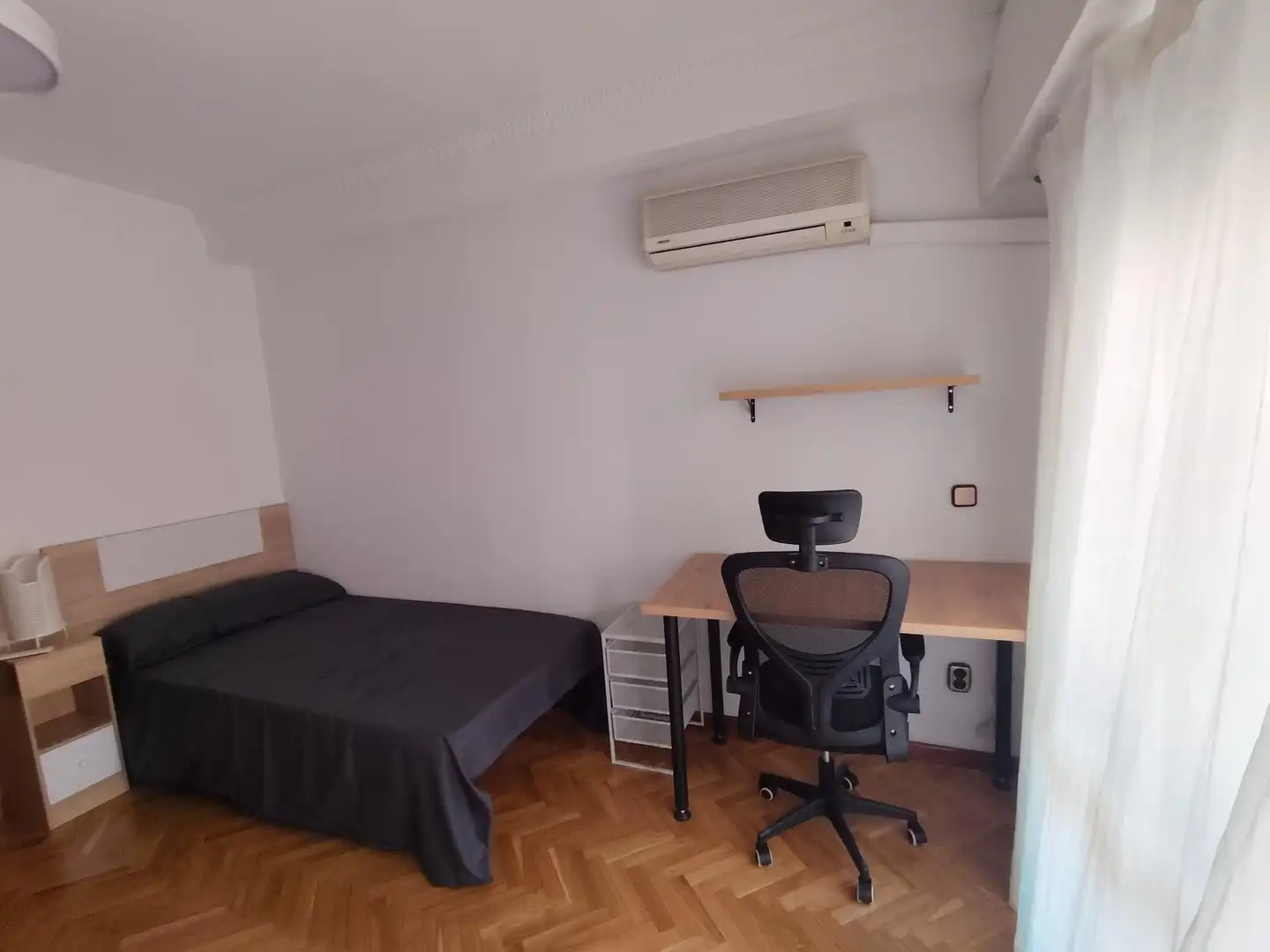 Bedroom of Flat for share in Leganés  with Heating, Parquet flooring and Terrace
