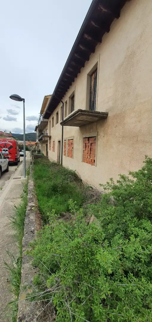 Vista exterior de Casa o xalet en venda en Regumiel de la Sierra amb Jardí privat i Traster