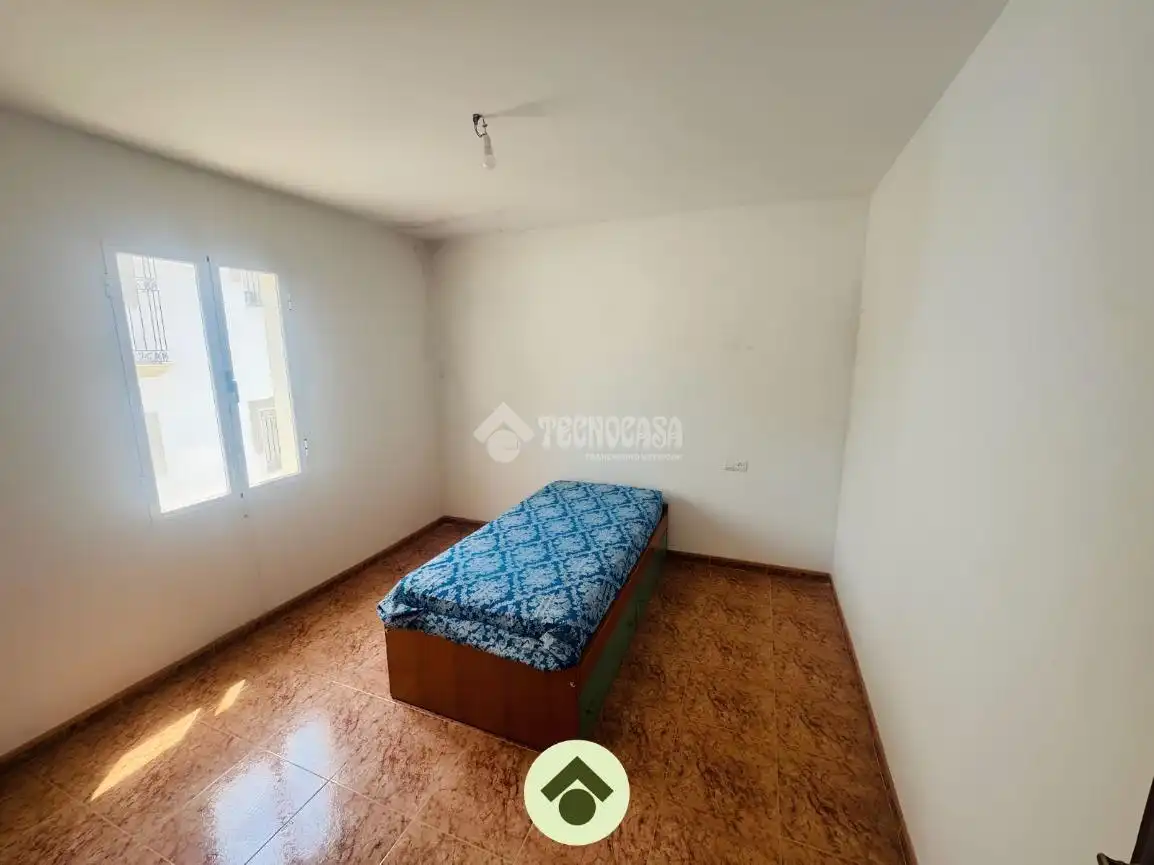 Dormitori de Casa adosada en venda en Bujalance amb Aire condicionat, Parquet i Moblat