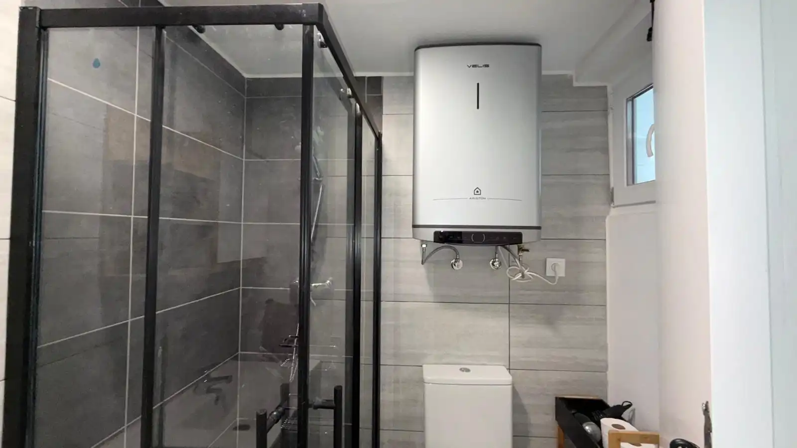 Bathroom of Flat for rent in Ourense Capital   with Heating and Furnished
