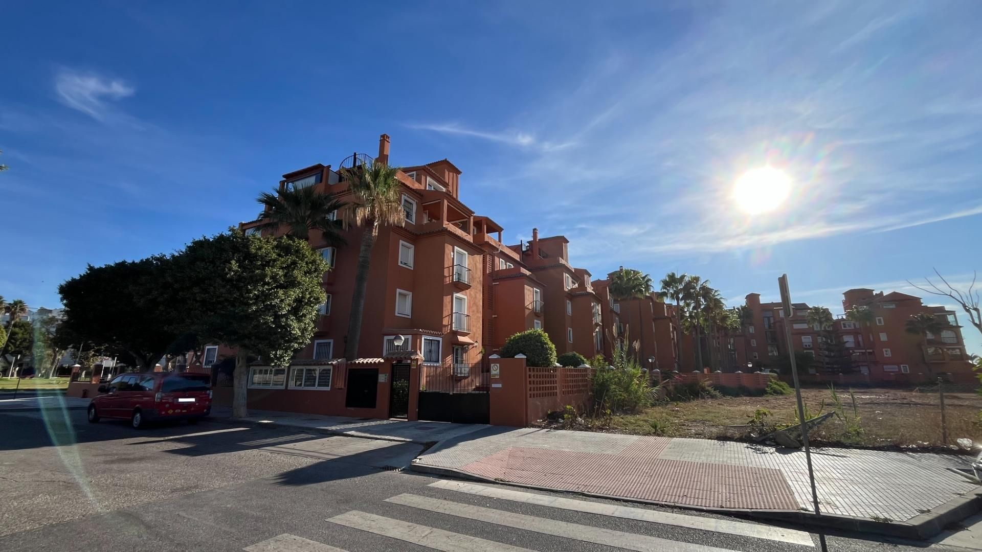 Vista exterior de Piso en venta en Torremolinos con Trastero y Piscina comunitaria