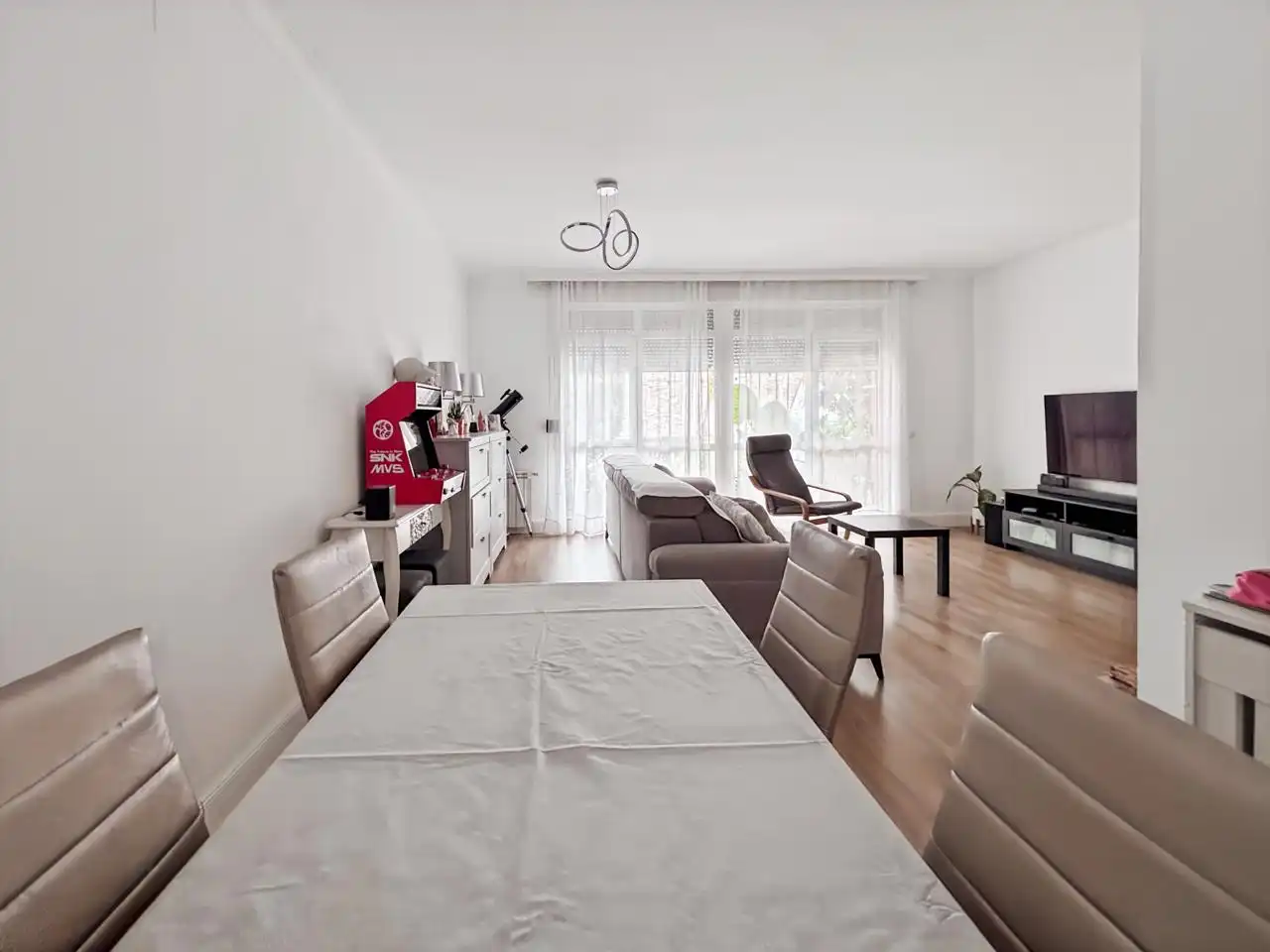 Sala d'estar de Casa o xalet en venda en Collado Mediano amb Aire condicionat, Terrassa i Piscina comunitària