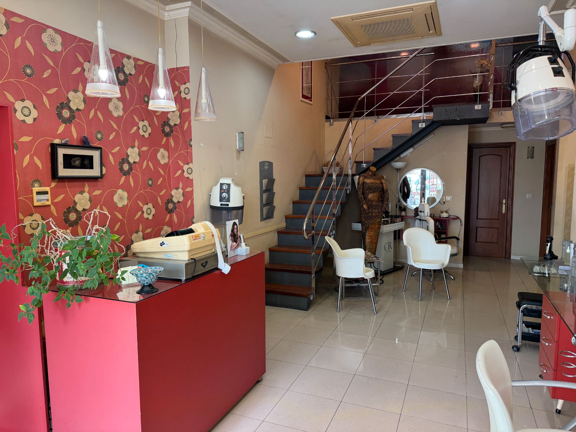 Local en venda en Vigo  amb Aire condicionat, Calefacció i Moblat