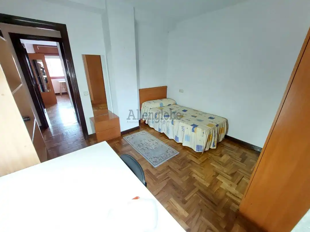 Bedroom of Flat for rent in Oviedo   with Heating