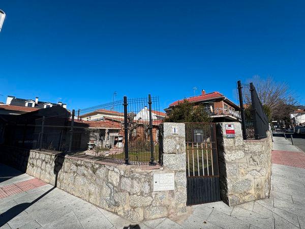 Foto 1 de Residencial en venda a Calle Segovia, Villalba Estación, Madrid