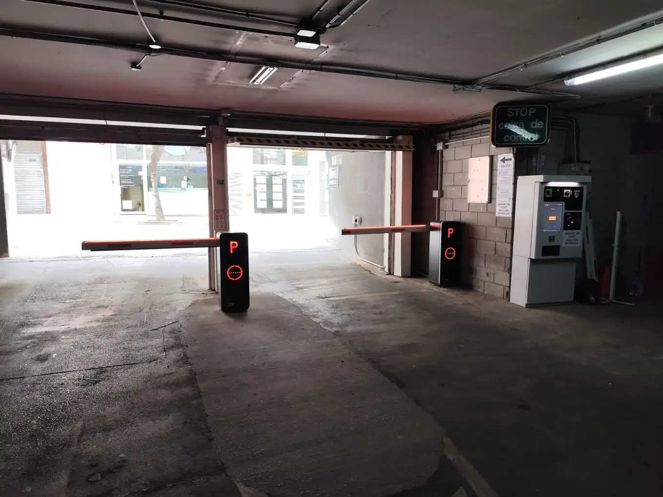 Aparcament de Garatge de lloguer en Sant Cugat del Vallès amb Alarma