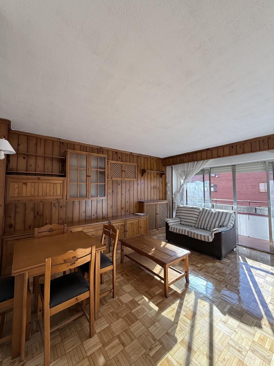 Sala d'estar de Pis en venda en Leganés amb Parquet, Terrassa i Moblat