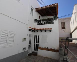 Vista exterior de Casa o xalet en venda en Guía de Isora amb Jardí privat