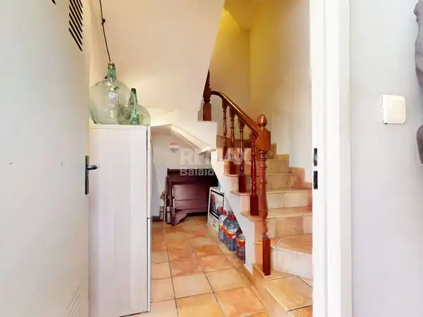 Casa adosada en venta en Vigo  con Calefacción, Jardín privado y Terraza