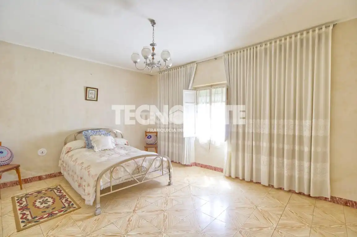 Habitación de Casa adosada en venta en Consuegra con Jardín privado