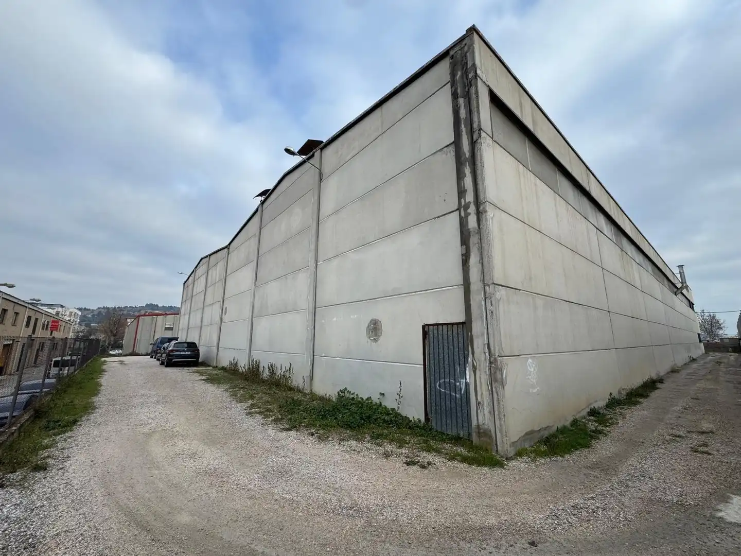 Außenansicht von Fabrikhallen zur Miete in Igualada