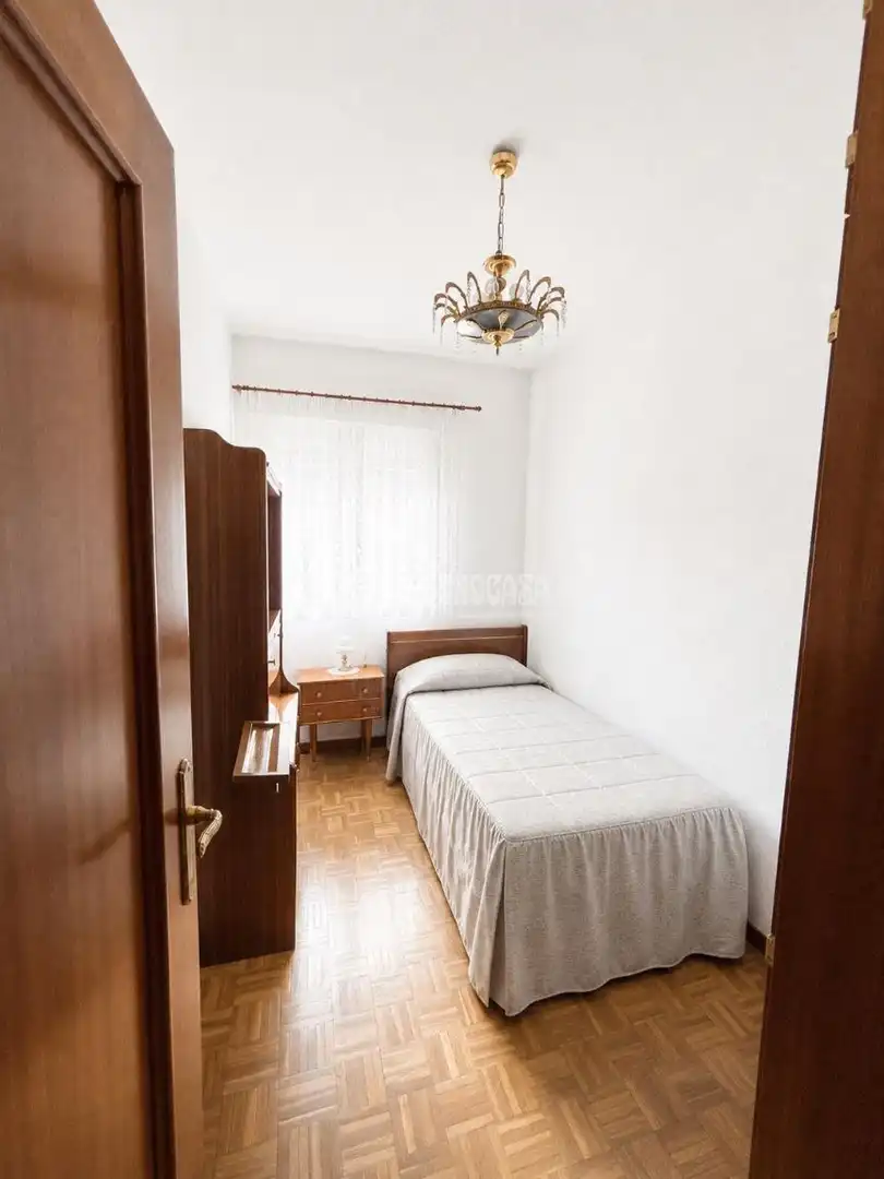 Bedroom of Flat for sale in Madrid  with Air Conditioner, Heating and Balcony