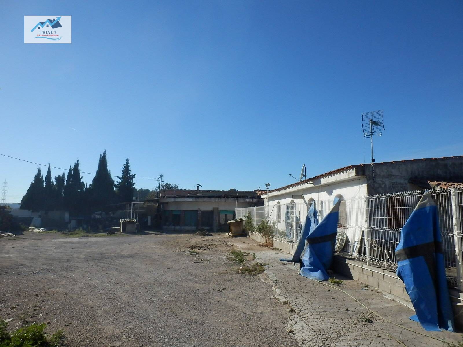 Vista exterior de Casa o xalet en venda en Castellet i la Gornal amb Jardí privat