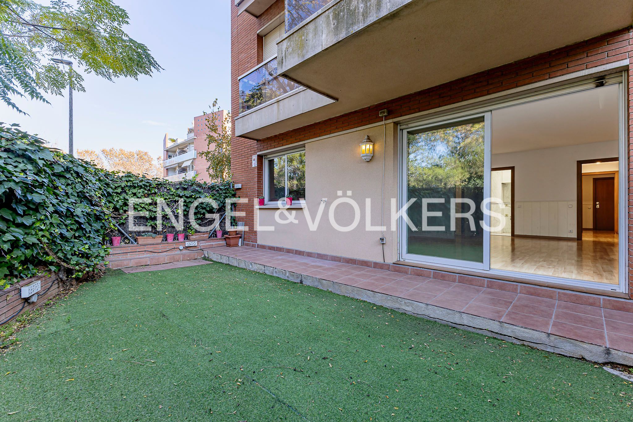 Exterior view of Apartment for sale in Sant Cugat del Vallès  with Heating, Private garden and Storage room