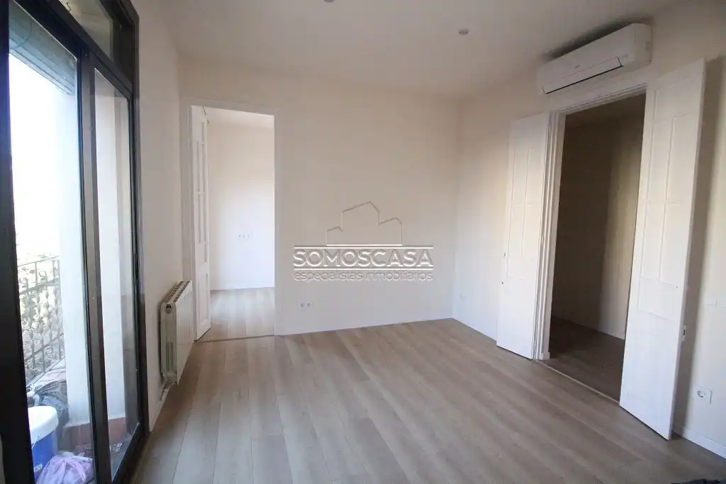 Piso con terraza en venta en Plaça de la Sagrada Família, imagen 2