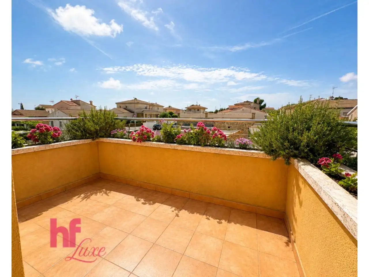 Terrassa de Casa o xalet en venda en Cubelles amb Aire condicionat, Calefacció i Jardí privat