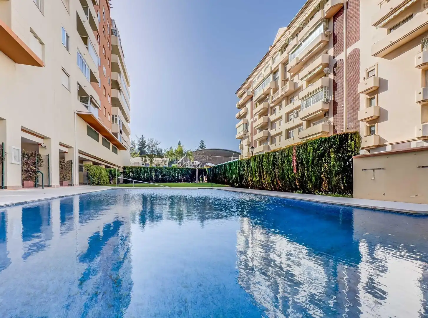 Piscina de Piso en venta en Fuengirola con Aire acondicionado, Jardín privado y Terraza