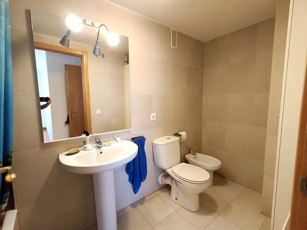 Badezimmer von Wohnung zur Miete in  Pamplona / Iruña mit Heizung, Privatgarten und Abstellraum