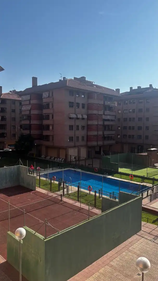 Piscina de Pis de lloguer en Alcalá de Henares amb Aire condicionat, Calefacció i Parquet