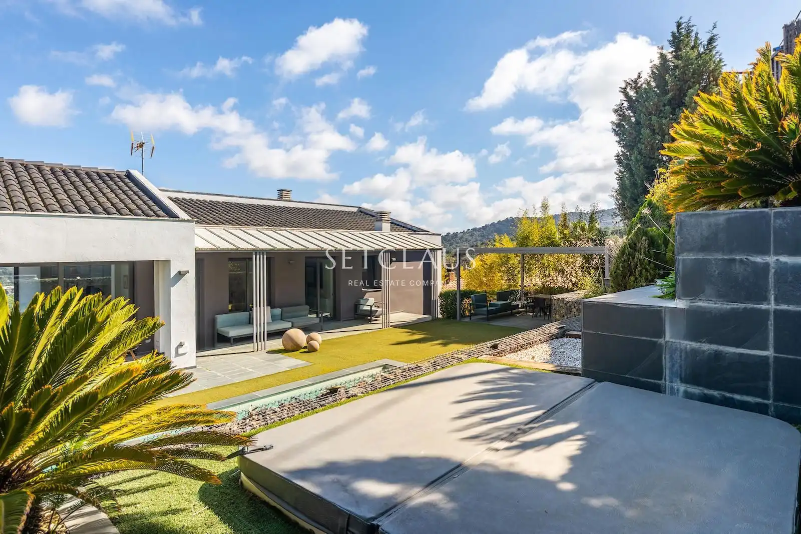 Vista exterior de Casa o xalet en venda en Argentona amb Aire condicionat, Calefacció i Jardí privat
