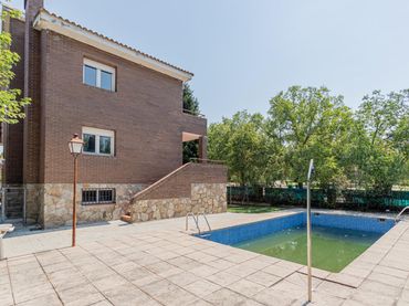 Chalet con balcón en venta en Fuente Santa