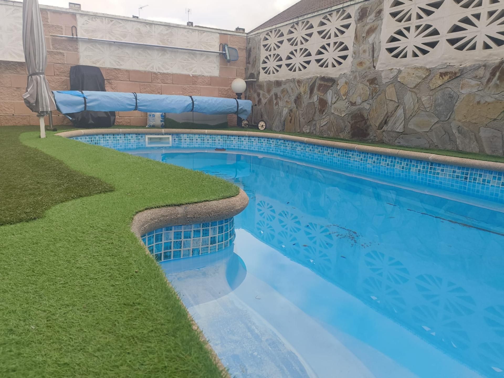 Swimming pool of House or chalet for sale in Seseña  with Air Conditioner, Heating and Private garden