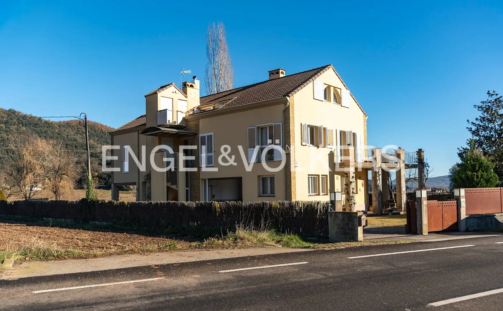 Casa o xalet en venda en La Vall d'en Bas amb Aire condicionat, Calefacció i Jardí privat