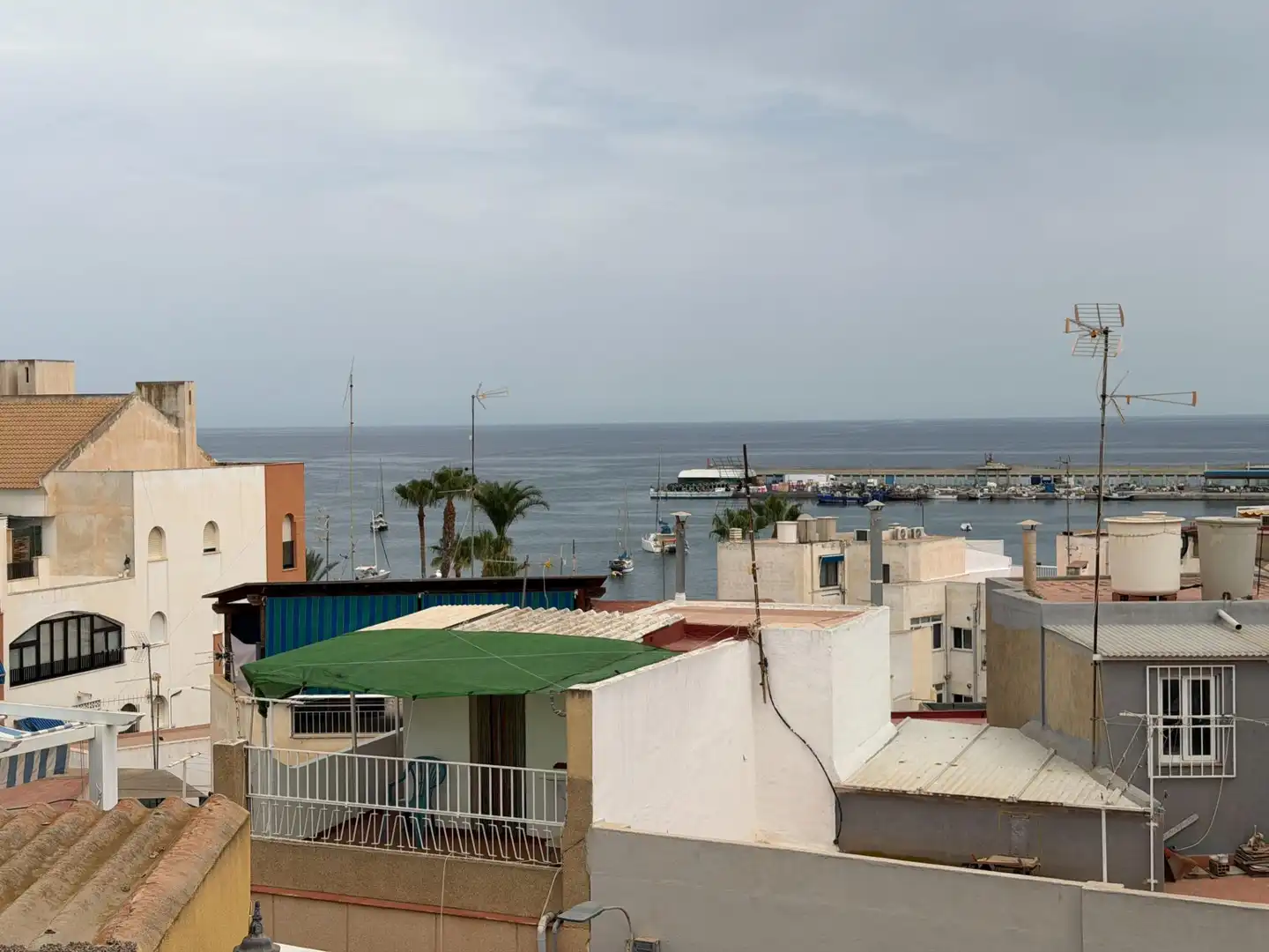 Vista exterior de Casa o chalet en venta en Águilas con Terraza, Amueblado y Balcón