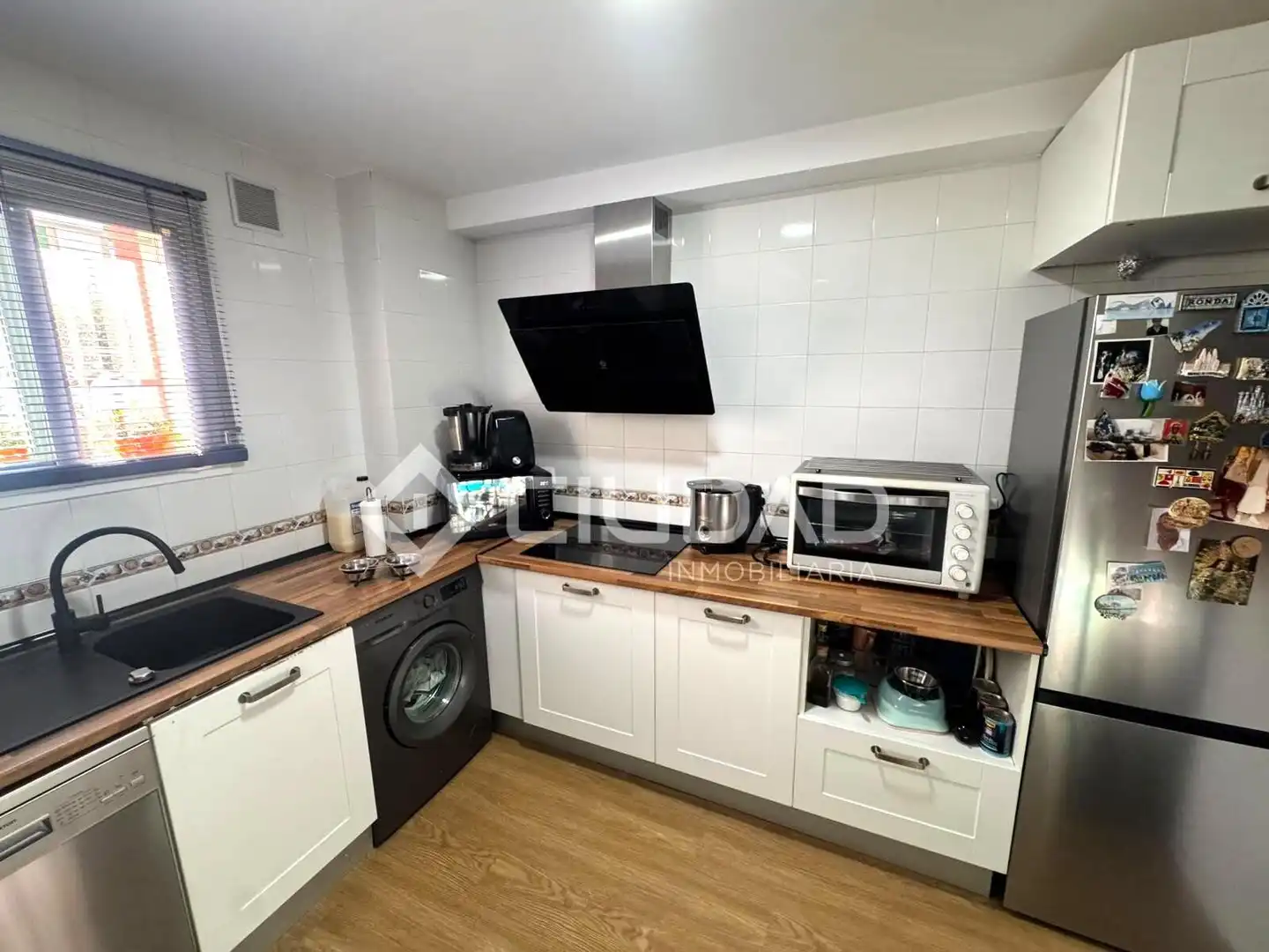 Cocina de Piso en venta en Sanlúcar de Barrameda con Aire acondicionado, Jardín privado y Amueblado