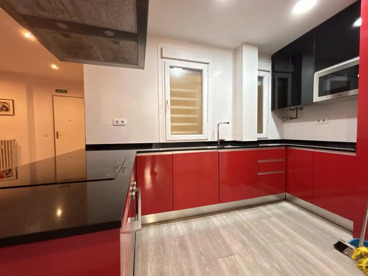 Cocina de Piso para compartir en Madrid con Aire acondicionado y Amueblado