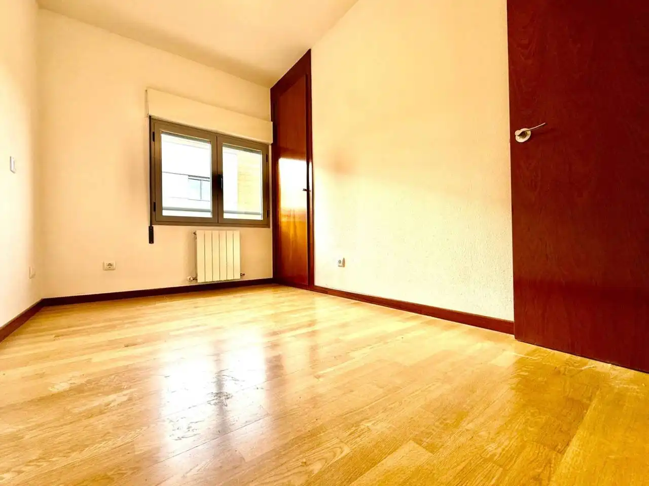 Habitación de Casa adosada en venta en Bargas con Calefacción, Jardín privado y Alarma