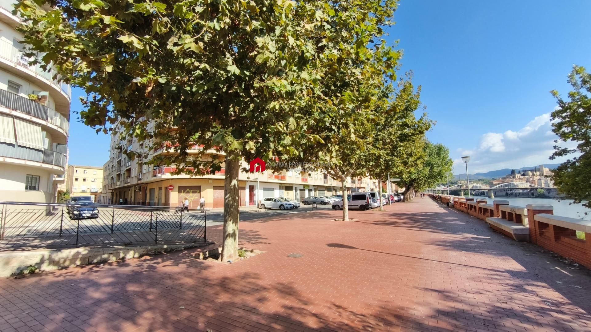 Vista exterior de Garatge en venda en Tortosa